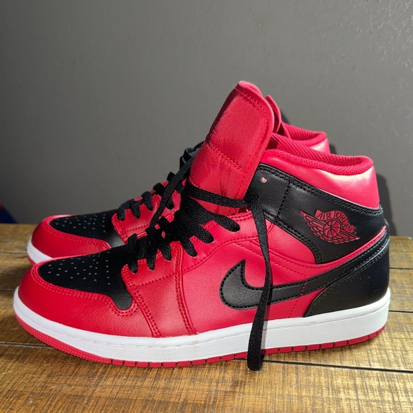 Women’s Air Jordan 1 Mid Sneakers in Black/ Gym Red. Women’s 9.5/ Men’s 8 - Picture 2 of 7